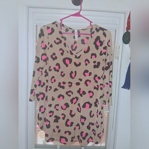 Honeyme 3/4 Sleeve Top/Shirt Tan W/Blk/Pink Leopard Print Small/Med